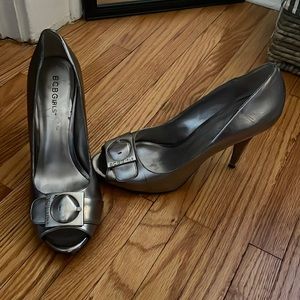 Pewter color heels, minimal scuffs around edges. Size 8